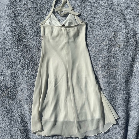 White Flowy Mid-length Dress with Sequence and Lace Detailing - Size Medium - Picture 10 of 13